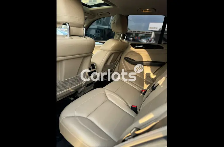 Foreign Used 2012 MERCEDES BENZ ML350 for sale in Abuja, FCT - thumbnail 3