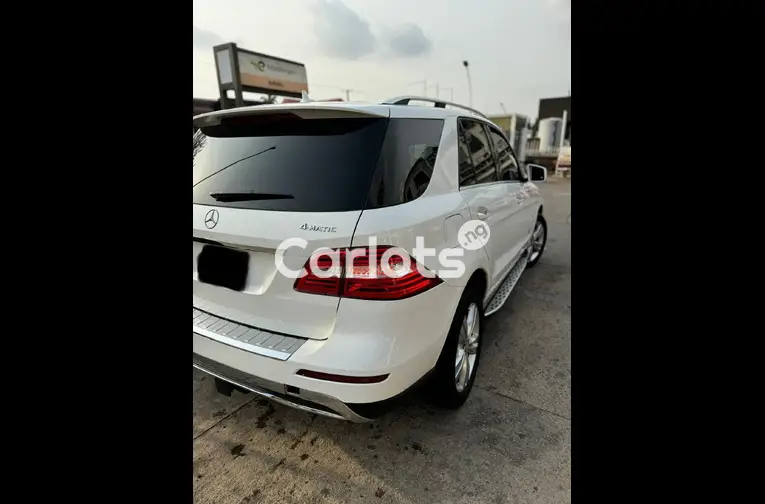 Foreign Used 2012 MERCEDES BENZ ML350 for sale in Abuja, FCT - thumbnail 4