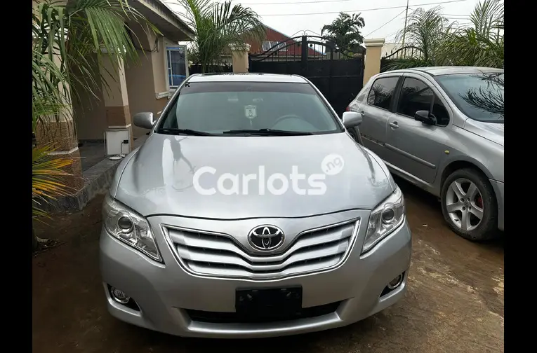 TOKS STANDARD 2010 TOYOTA CAMRY XLE - 2/5