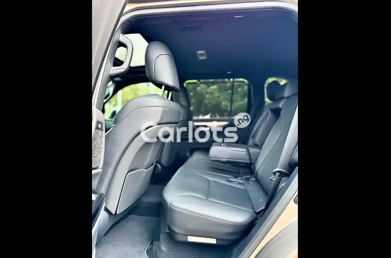 BRAND NEW 2024 LEXUS LX600 for sale in Abuja, FCT - thumbnail 4