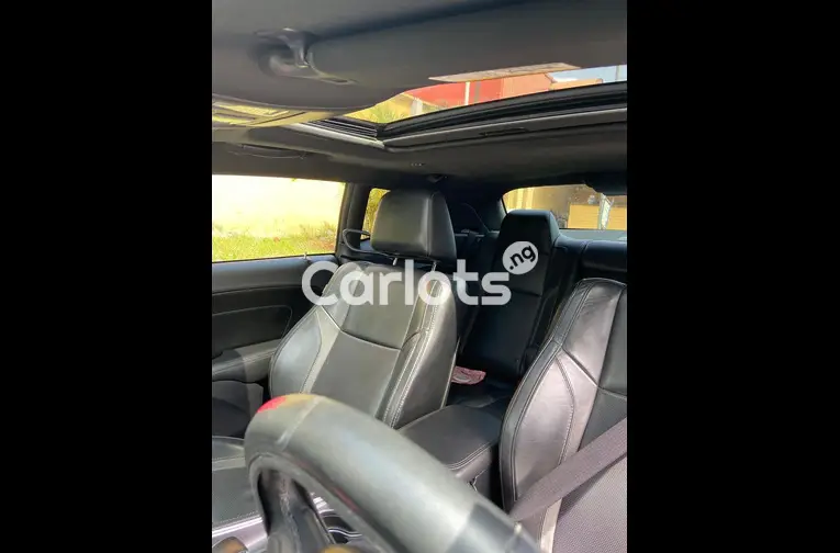 Nigerian Used Pre-Owned 2015 Dodge Charger SRT Hell Cat for sale in Ikeja, Lagos - photo 3 of 5