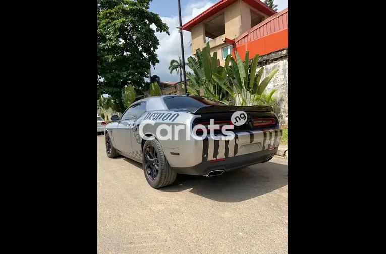 Nigerian Used Pre-Owned 2015 Dodge Charger SRT Hell Cat for sale in Ikeja, Lagos - photo 4 of 5