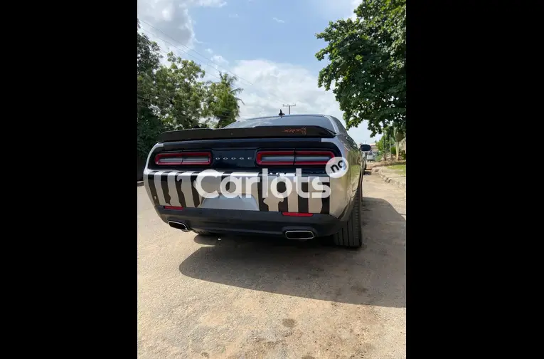 Nigerian Used Pre-Owned 2015 Dodge Charger SRT Hell Cat for sale in Ikeja, Lagos - photo 5 of 5