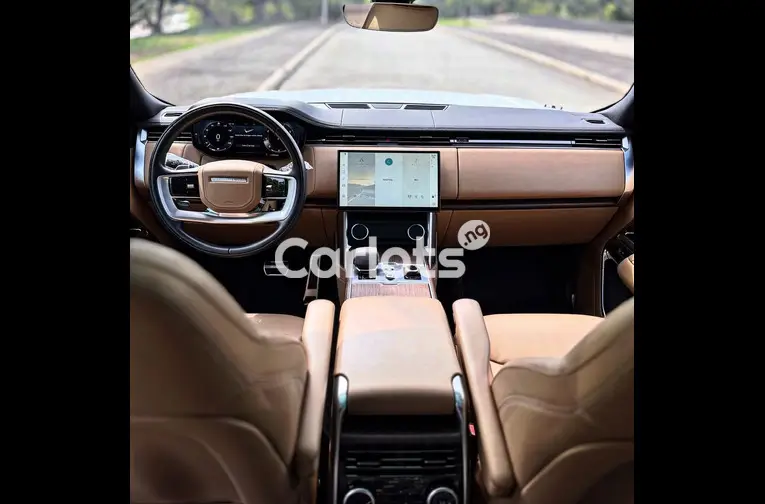 BRAND NEW 2023 RANGE ROVER VOGUE P400 SE for sale in Abuja, FCT - thumbnail 3
