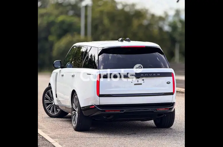 BRAND NEW 2023 RANGE ROVER VOGUE P400 SE for sale in Abuja, FCT - thumbnail 5