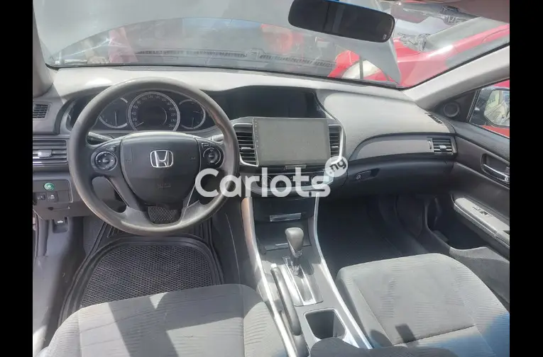 Distress sales 2014 Honda Accord with untampered engine and gear for sale in Abuja, FCT - photo 4 of 5