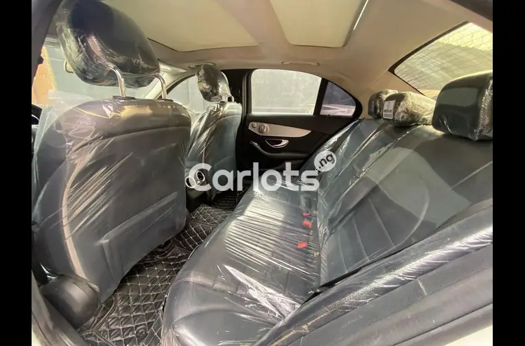 2016 Mercedes Benz C300 4MATIC - 3/5