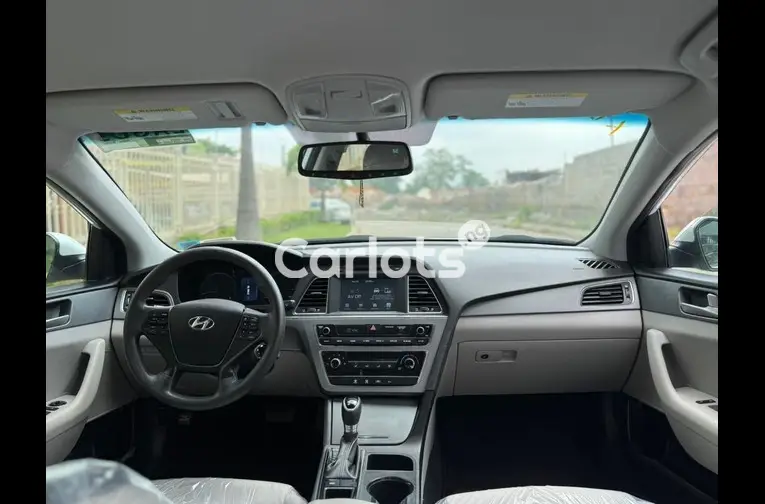 Foreign Used 2017 HYUNDAI SONATA for sale in Abuja, FCT - photo 2 of 5