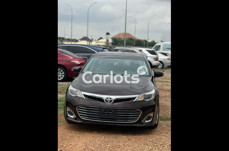 Distress Foreign used 2014 Toyota Avalon XLE
