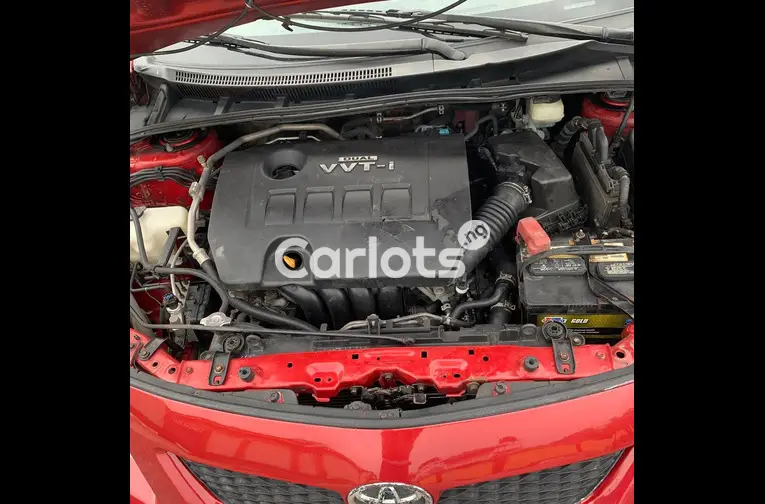 Few months used Toyota Corolla 2010 - 4/5