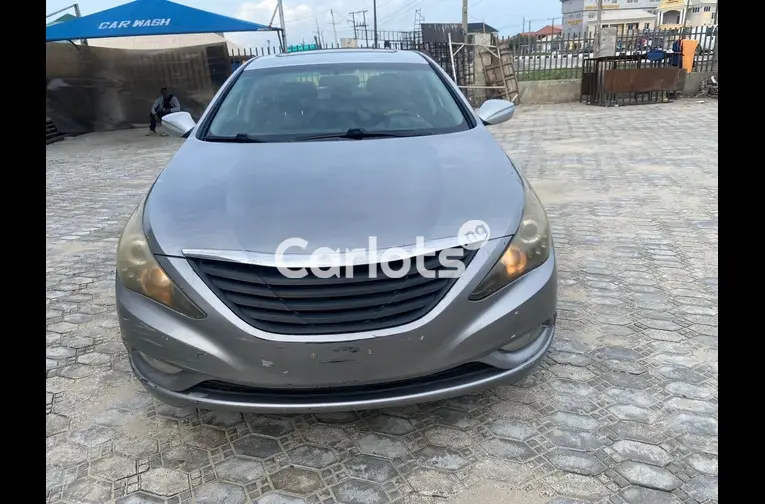 Nigerian Used Un-Registered 2011 Hyundai Sonata for sale in Ajah, Lagos - photo 1 of 5
