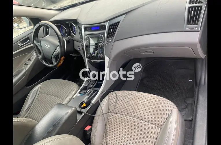 Nigerian Used Un-Registered 2011 Hyundai Sonata for sale in Ajah, Lagos - thumbnail 2