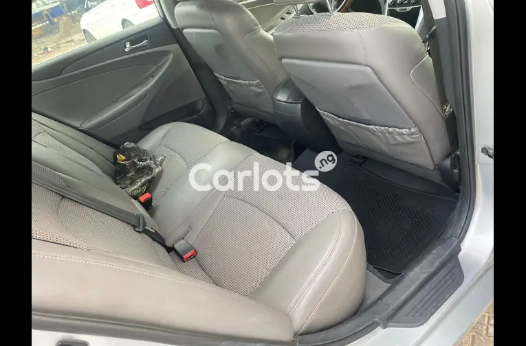 Nigerian Used Un-Registered 2011 Hyundai Sonata for sale in Ajah, Lagos - thumbnail 3