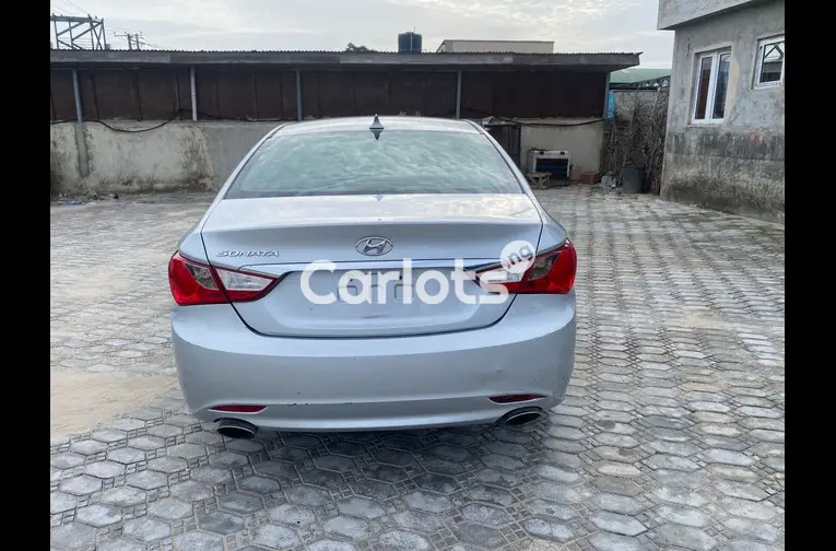 Nigerian Used Un-Registered 2011 Hyundai Sonata for sale in Ajah, Lagos - photo 5 of 5