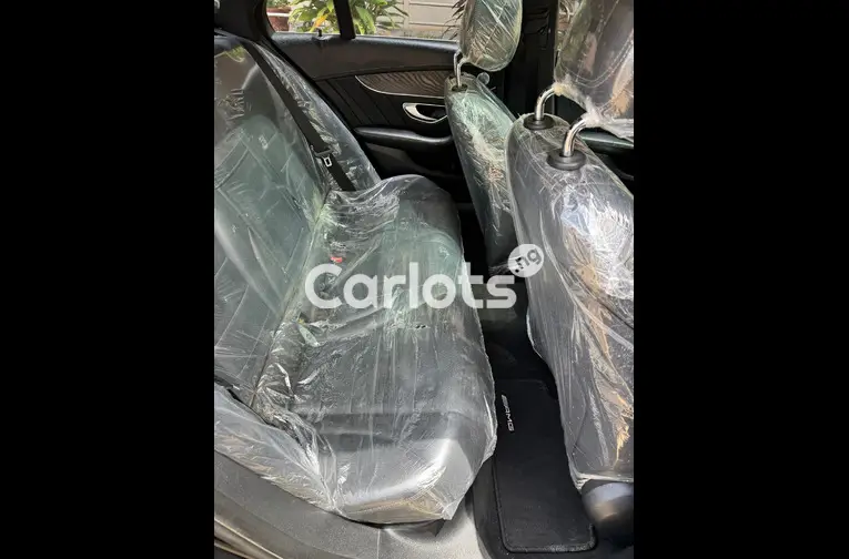 Nigerian Used 2016 MERCEDES BENZ C300 AMG TRIM FULL OPTION for sale in Abuja, FCT - thumbnail 4