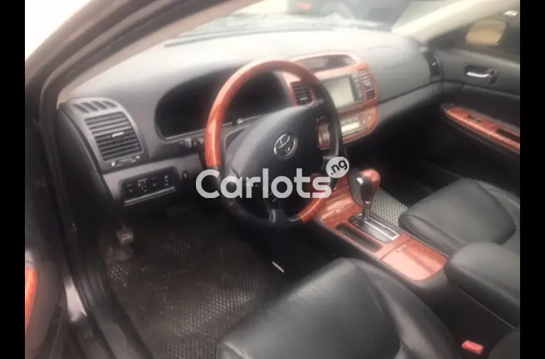 Used Toyota Camry 2004 - 2/5