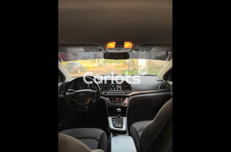 Nigerian Used 2018 HYUNDAI ELANTRA for sale in Kaduna - thumbnail 2