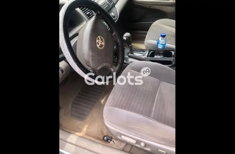Nigerian Used Clean 2005 Toyota Camry LE for sale in Ajah, Lagos - thumbnail 2