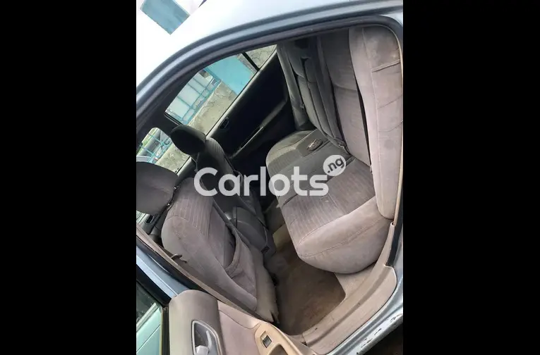 Nigerian Used Clean 2005 Toyota Camry LE for sale in Ajah, Lagos - thumbnail 3