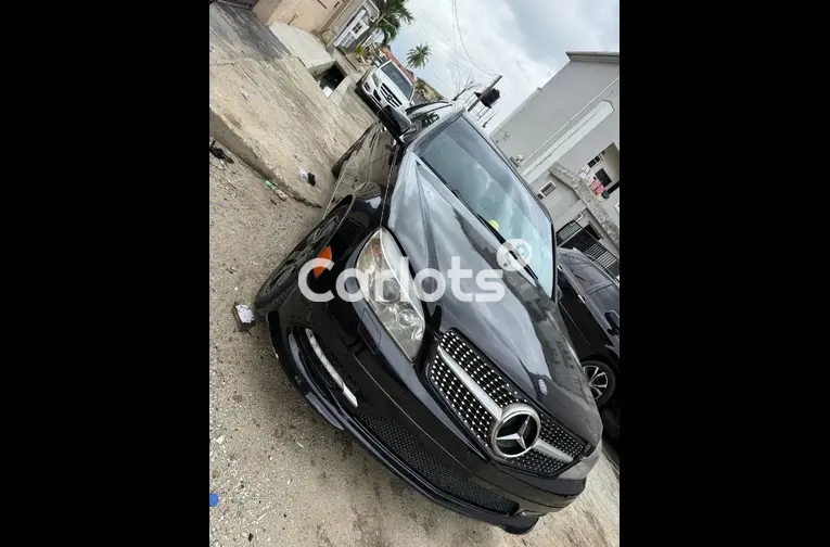 Toks Standard 2010 Mercedes Benz C300 Full Option