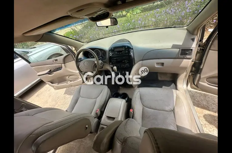 2005 TOYOTA SIENNA XLE for sale in Lagos, Lagos - photo 2 of 5