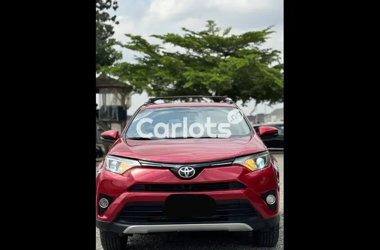 2017 TOYOTA RAV4 XLE
