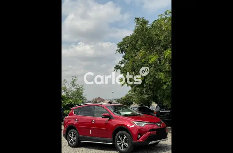 Nigerian Used 2017 TOYOTA RAV4 XLE for sale in Abuja, FCT - thumbnail 2