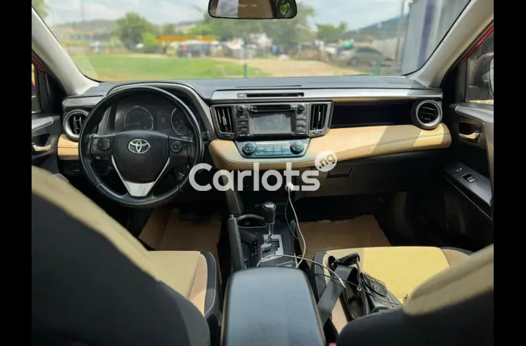 Nigerian Used 2017 TOYOTA RAV4 XLE for sale in Abuja, FCT - thumbnail 3
