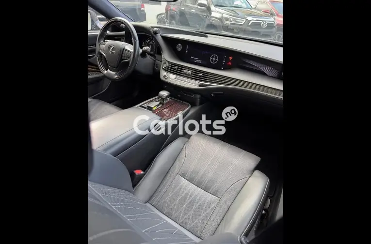 FOREIGN USED 2018 LEXUS LS500 FULL OPTION for sale in Abuja, FCT - photo 3 of 5