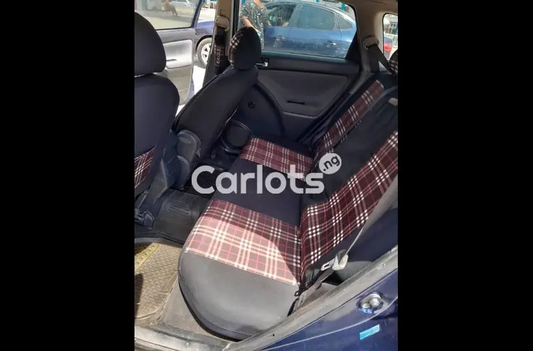 Nigerian Used Clean 2004 Toyota Matrix XR for sale in Orile, Lagos - photo 3 of 5