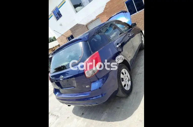 Nigerian Used Clean 2004 Toyota Matrix XR for sale in Orile, Lagos - thumbnail 4