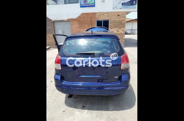 Nigerian Used Clean 2004 Toyota Matrix XR for sale in Orile, Lagos - thumbnail 5
