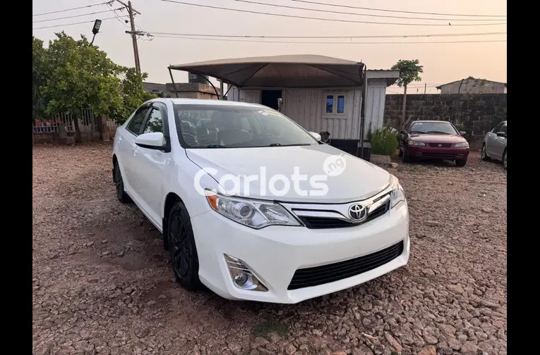 NEW ARRIVAL FOREIGN USED 2013 TOYOTA CAMRY LE - 1/5