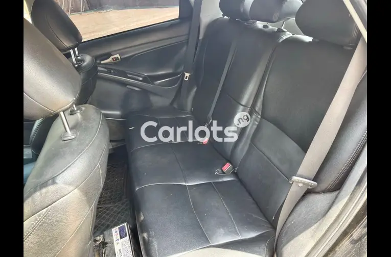 Nigerian Used 2009 TOYOTA MATRIX S for sale in Abuja, FCT - thumbnail 3