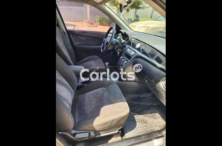 Nigerian Used CLEAN 2003 MITSUBISHI OUTLANDER for sale in Ikeja, Lagos - photo 2 of 5