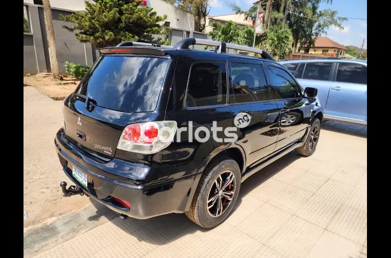 Nigerian Used CLEAN 2003 MITSUBISHI OUTLANDER for sale in Ikeja, Lagos - thumbnail 5