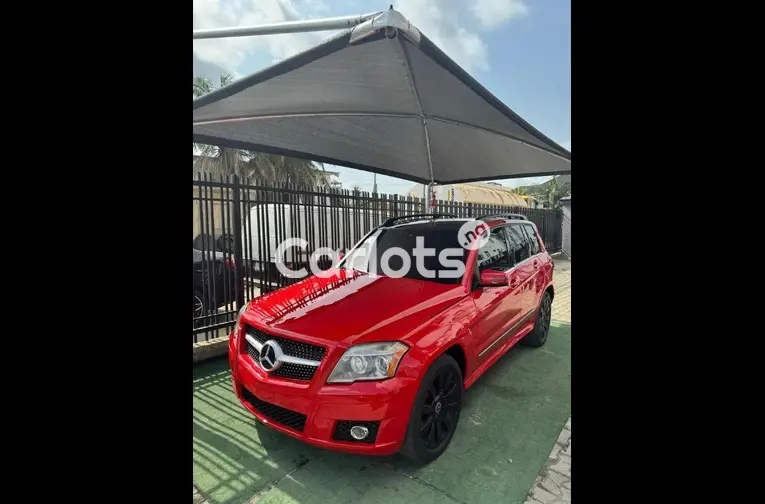 CLEAN 2010 MERCEDES BENZ GLK350 4MATIC