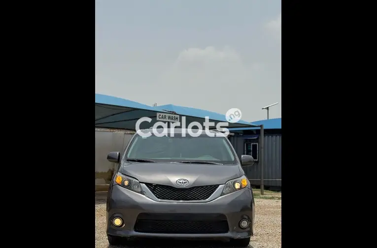 Nigerian Used 2011 TOYOTA SIENNA SE for sale in Abuja, FCT