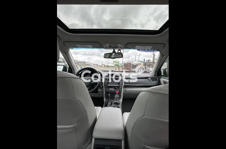 FOREIGN USED 2015 TOYOTA CAMRY XLE V6 for sale in Ikeja, Lagos - photo 3 of 5