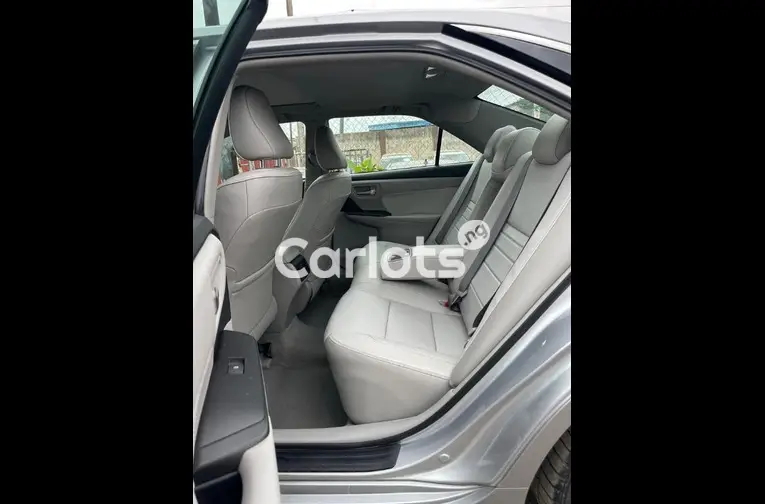 FOREIGN USED 2015 TOYOTA CAMRY XLE V6 for sale in Ikeja, Lagos - photo 4 of 5