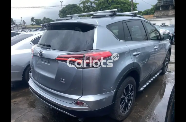 Foreign Used 2017 Toyota Rav4 - 4/5