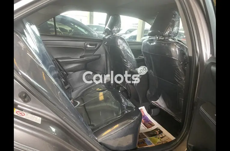 Foreign Used 2016 Toyota camry Xse - 3/5