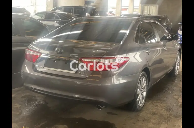 Foreign Used 2016 Toyota camry Xse - 4/5