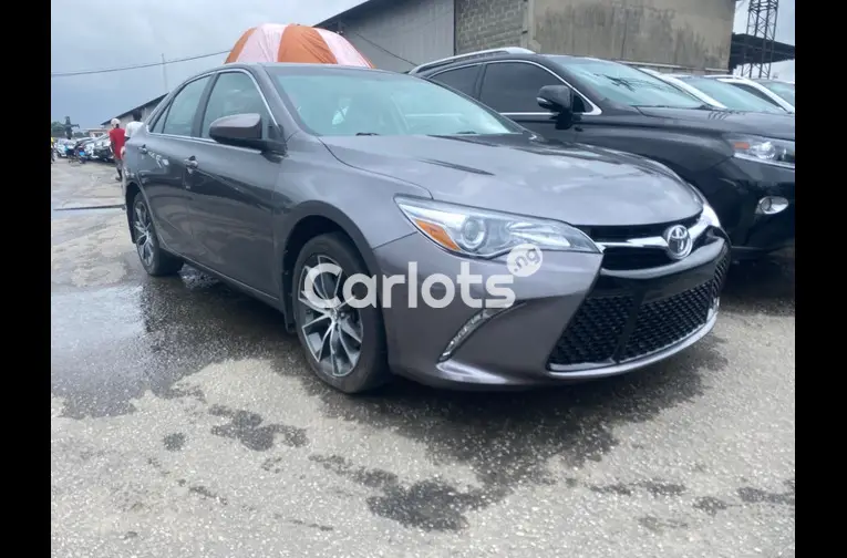 Foreign Used 2016 Toyota camry - 2/5