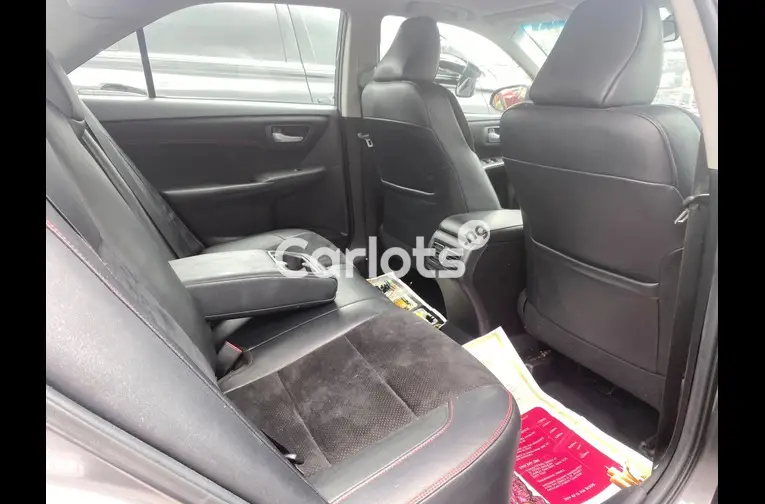 Foreign Used 2016 Toyota camry - 4/5