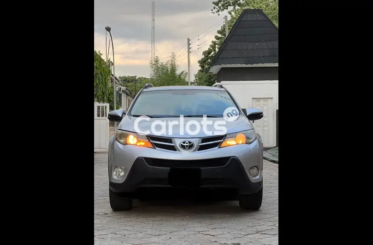 2015 TOYOTA RAV4 XLE - 1/5