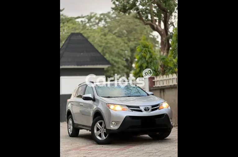 Nigerian Used 2015 TOYOTA RAV4 XLE for sale in Abuja, FCT - photo 2 of 5
