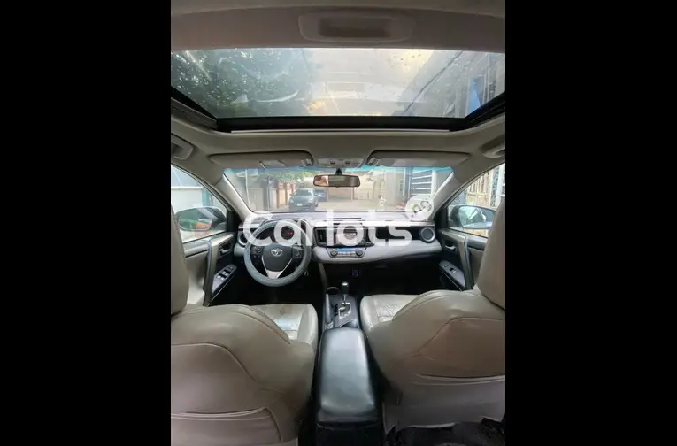 Nigerian Used 2015 TOYOTA RAV4 XLE for sale in Abuja, FCT - photo 3 of 5