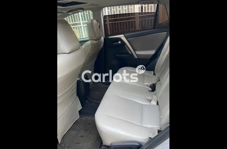 Nigerian Used 2015 TOYOTA RAV4 XLE for sale in Abuja, FCT - thumbnail 4