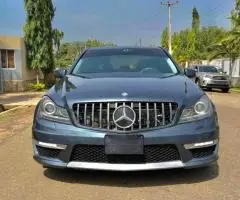 Super clean 2009 Mercedes Benz C300